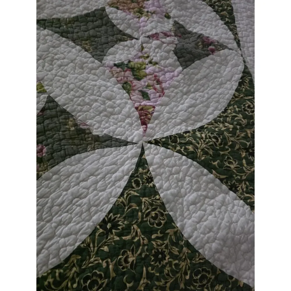 Vintage Cathedral Window Lap Quilt Scalloped Edge 58 X 45